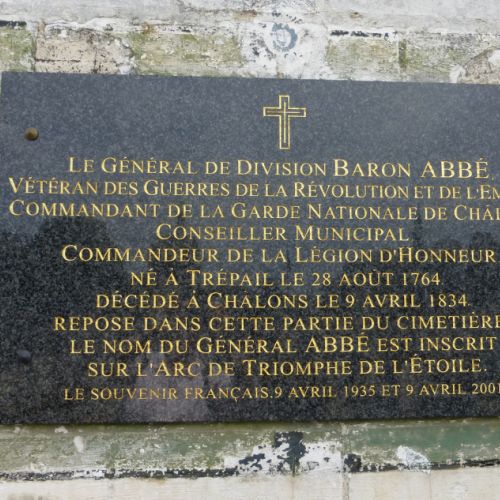 Sépulture d'Abbé au cimetière de l’Ouest à Châlons-en-Champagne © MCP