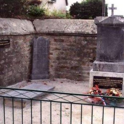 Sépulture de Jean Raymond Charles Bourke à Ploemeur © https://www.ouest-france.fr/